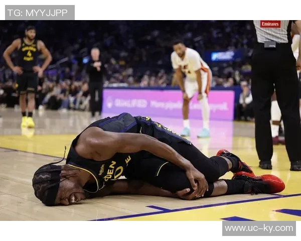 库里目睹队友接连遭遇十字韧带重伤赛季报销心痛不已 库里目睹队友接连遭遇十字韧带重伤赛季报销心痛不已